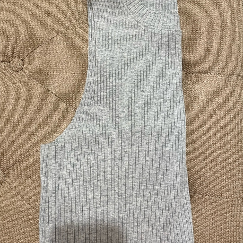 Grey ribbed aerie tank